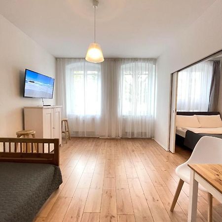 Ferienwohnung Im Stadtzentrum Von Bernau - Schoene Ferienwohnung Mit 1 1/2 Zimmern, Bad, Spuelmaschine, Waschmaschine, Komplette Kueche, Wlan Bernau bei Berlin Exterior foto
